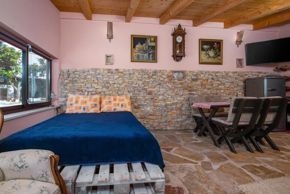 Istrian Tavern next to the Pool House in Banjole