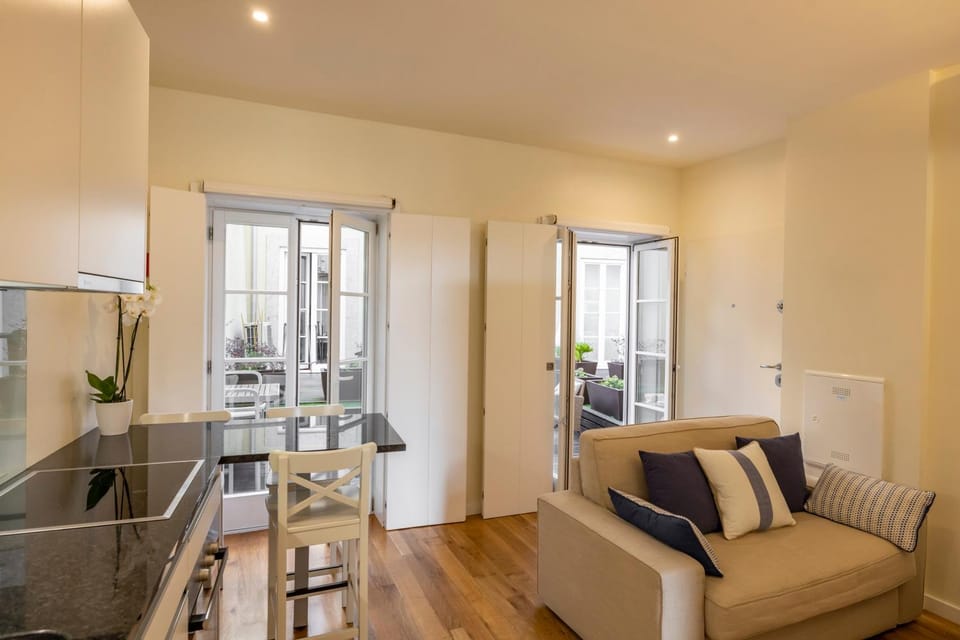 Living room, Inner courtyard view