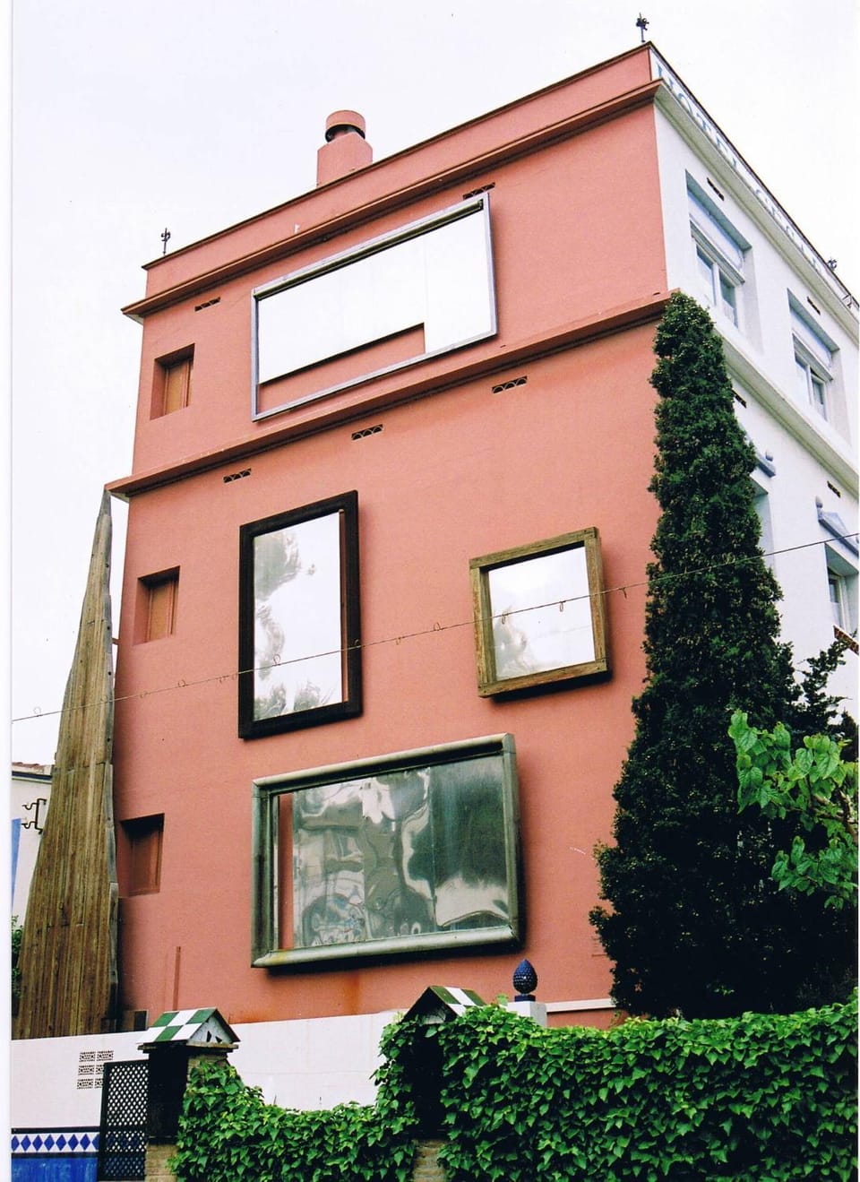 Facade/entrance