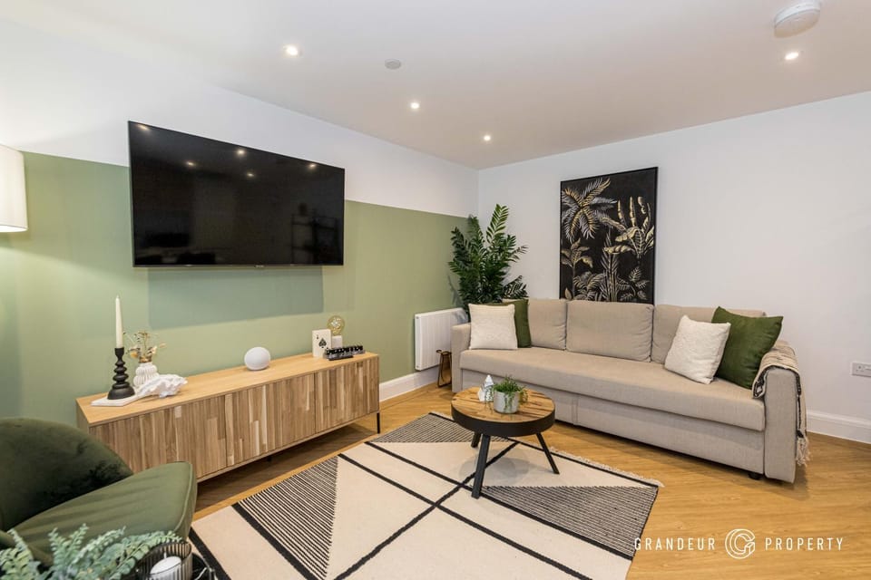 Aurora Heights by Grandeur Property Apartment in Poole