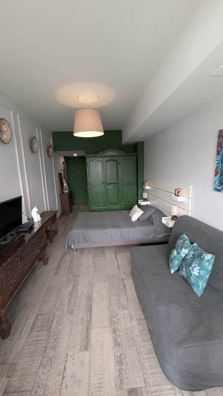 Bed, Photo of the whole room, Seating area