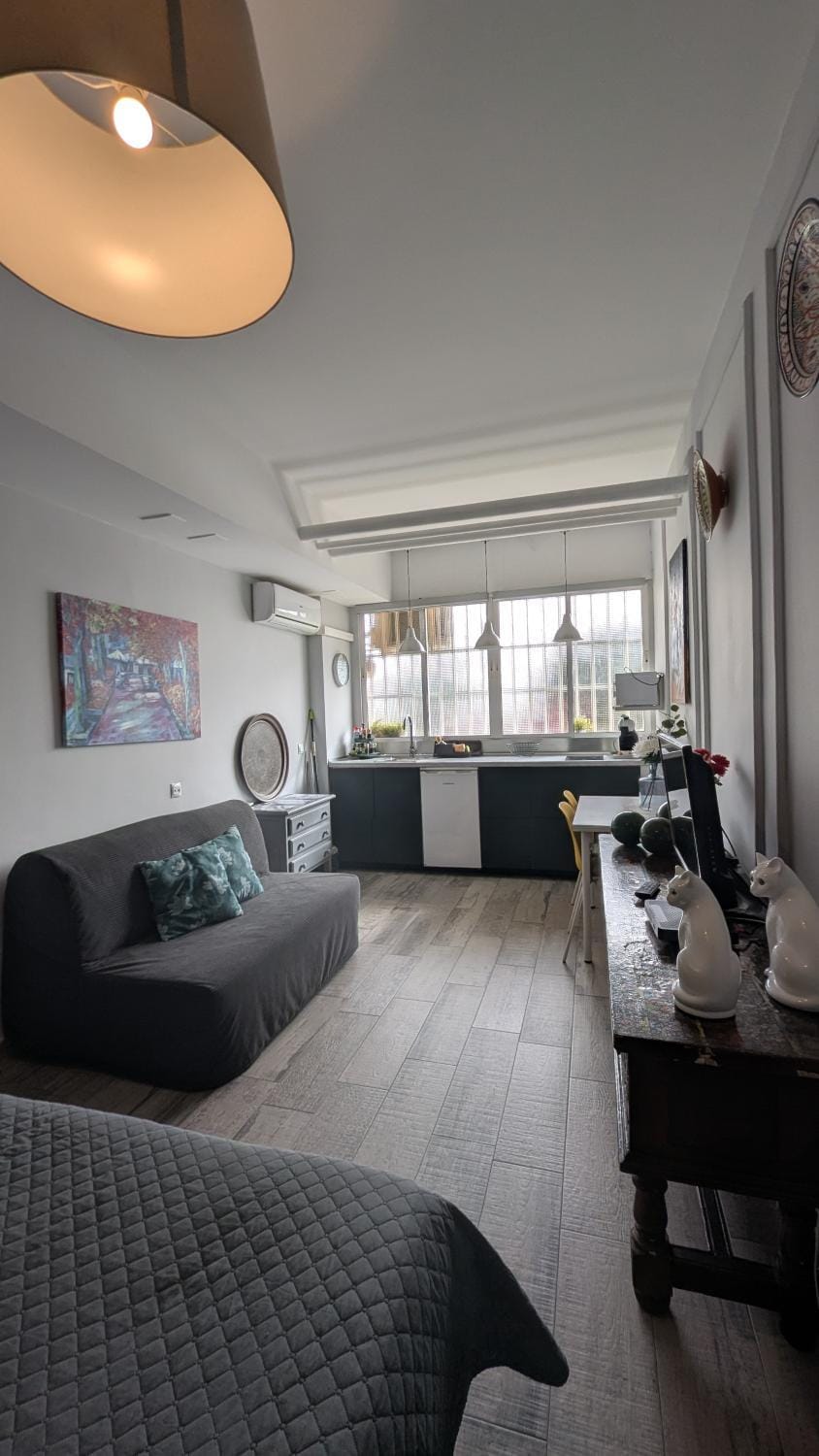 Kitchen or kitchenette, Seating area, Dining area