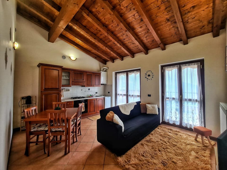 Kitchen or kitchenette, Living room, Seating area, Dining area, pet friendly