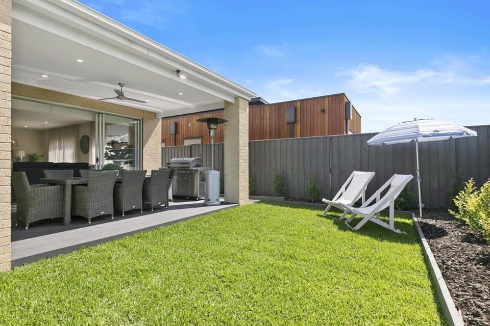 Patio, Garden, Seating area, Garden view, sunbed