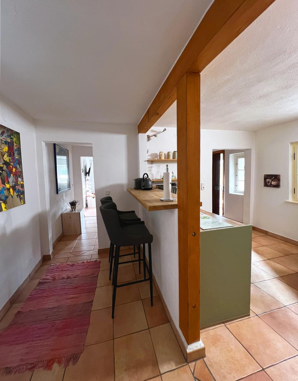Kitchen or kitchenette, Seating area, Dining area