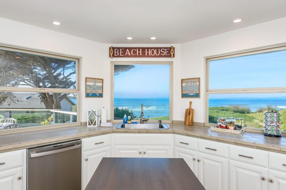 Oceanfront Home Retreat w Breathtaking Views of Fitzgerald Marine Reserve House in Montara