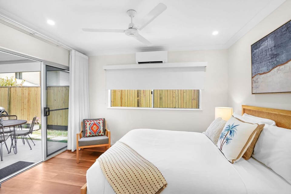 Bed, Bedroom, air conditioner