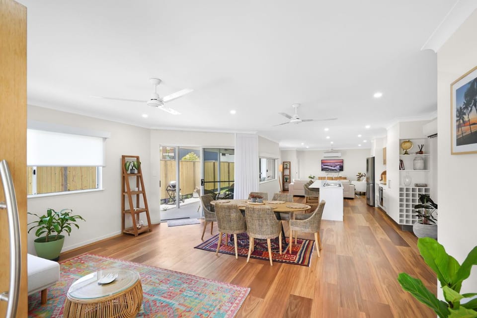 TV and multimedia, Living room, Dining area