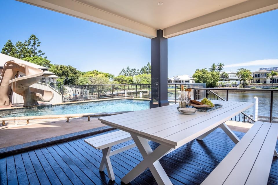 Patio, Natural landscape, View (from property/room), Balcony/Terrace, Balcony/Terrace, Dining area, Pool view, Swimming pool, sunbed