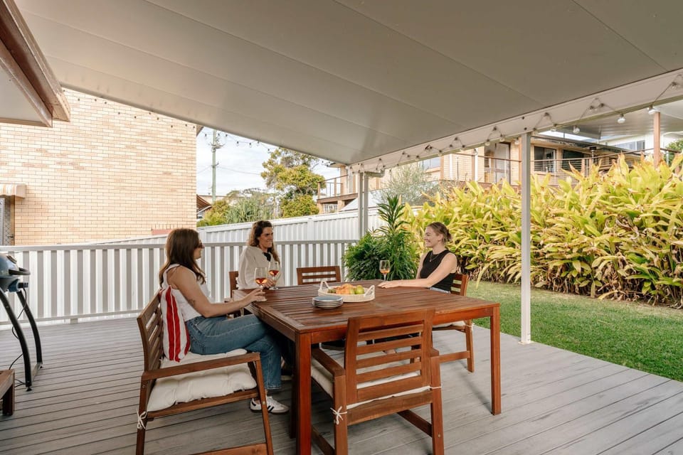 Patio, Garden, Seating area, Dining area, Garden view
