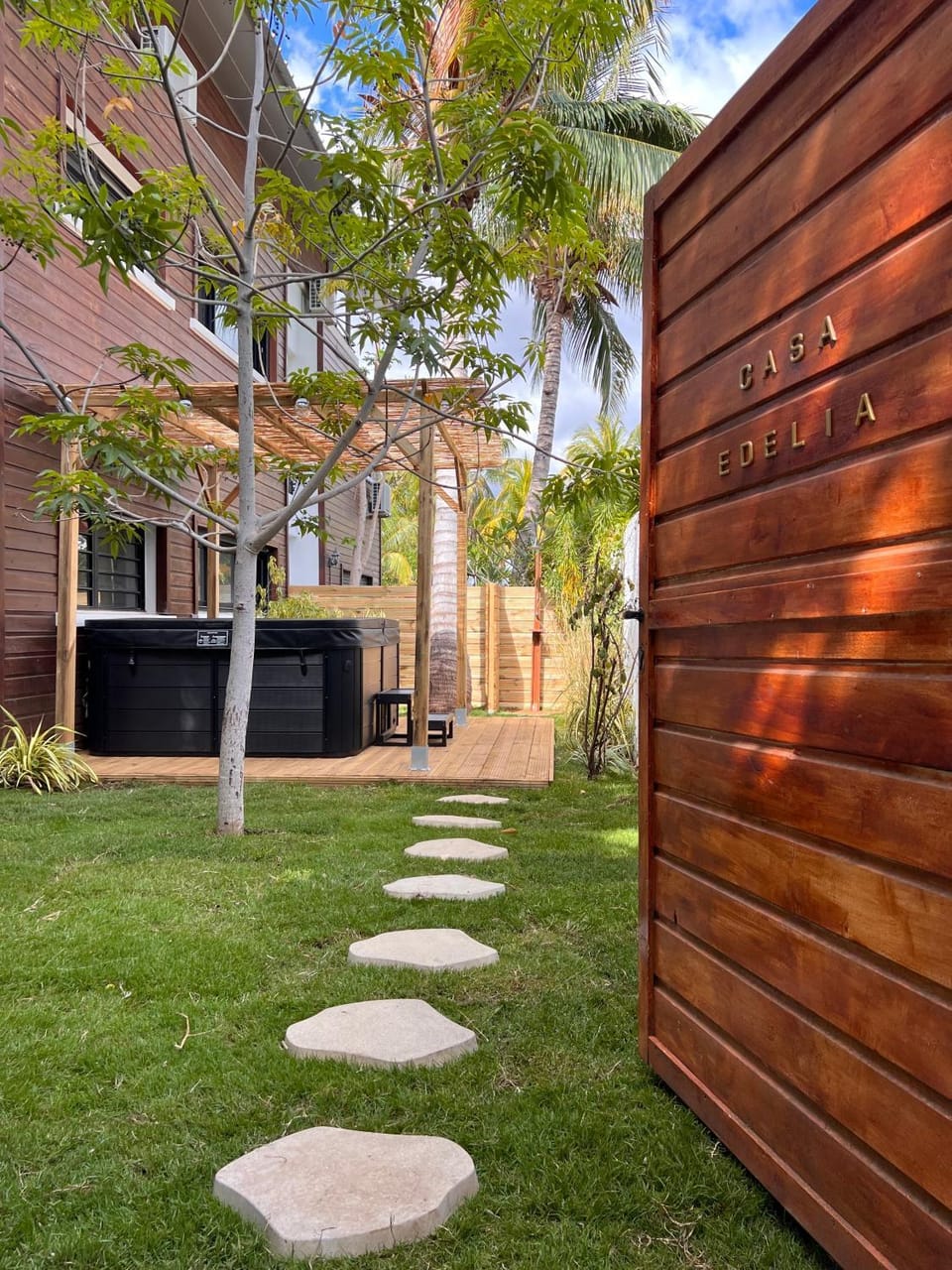 Property building, Day, Garden, Garden, Garden view