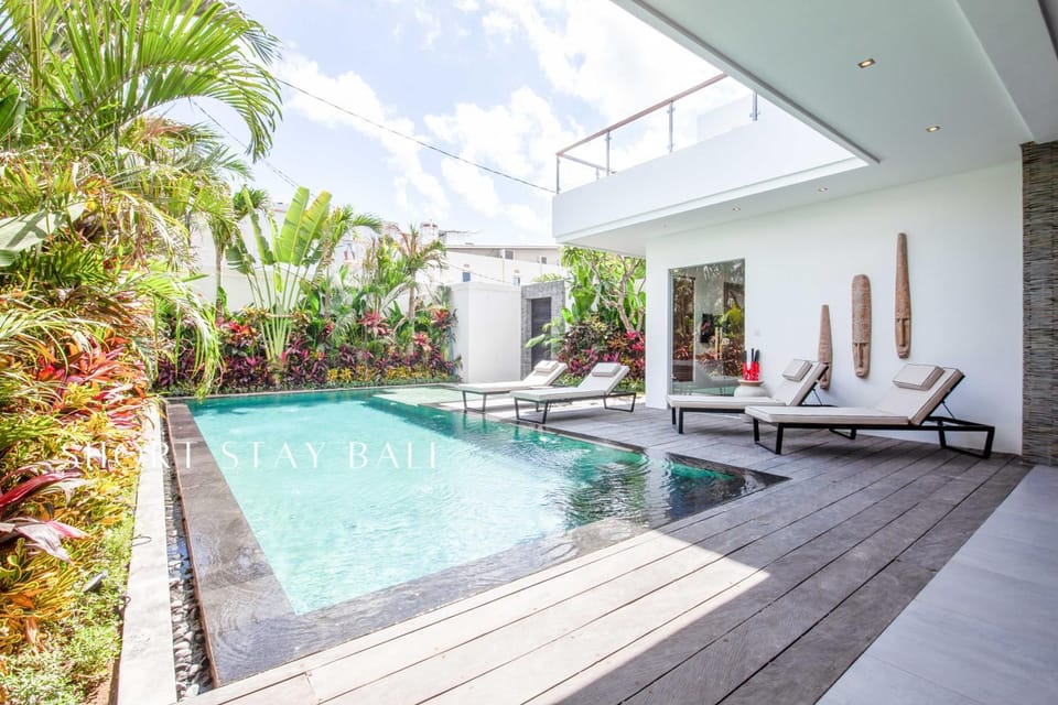 Coastal Comfort Cozy 4BR Villa, 300m to Finns Villa in North Kuta