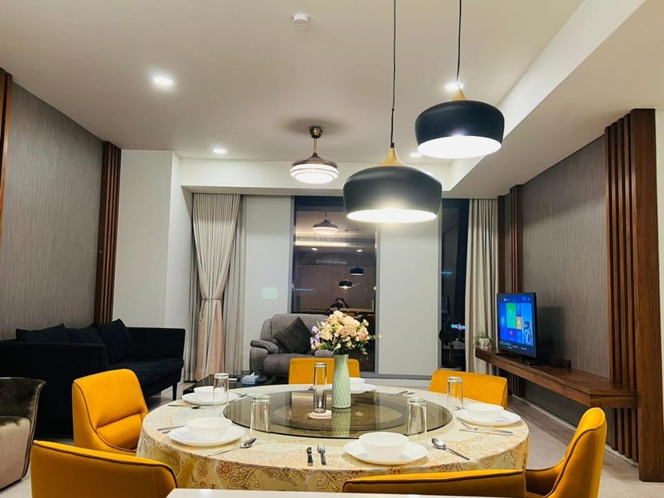 Seating area, Dining area