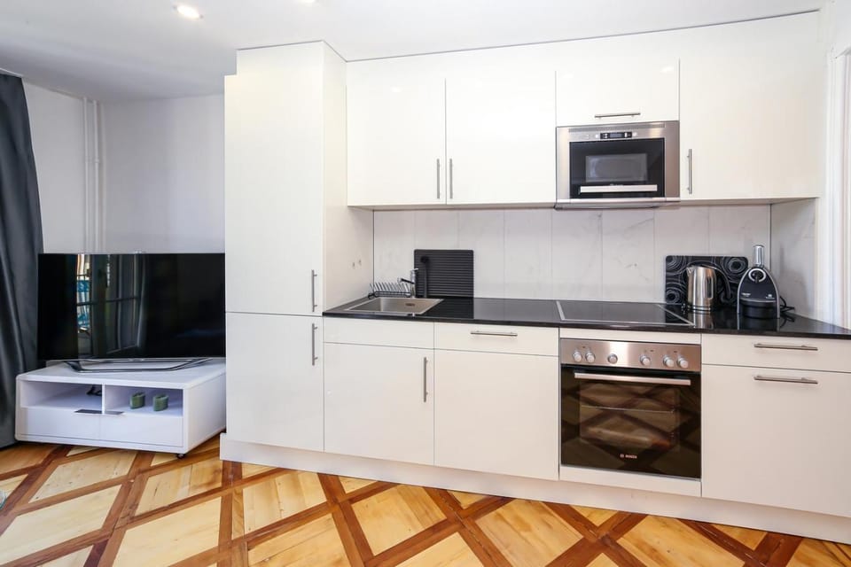 Kitchen or kitchenette, Dining area, Food, Meals