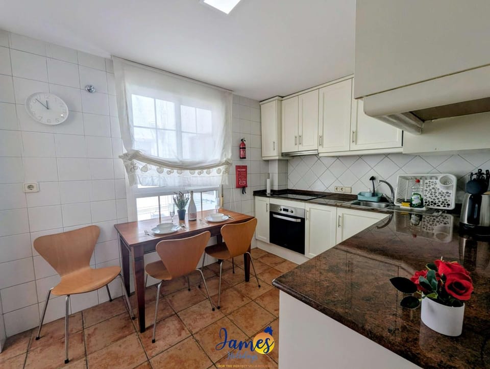 3BR Family Apt Near Beach AC TV17 Apartment in Torrevieja