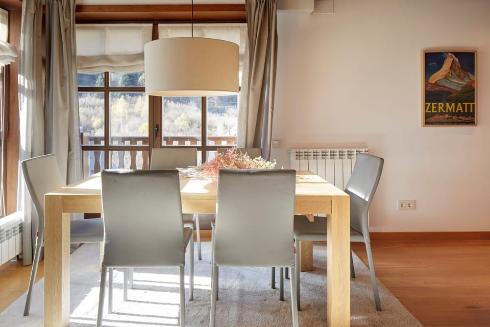 Balcony/Terrace, Dining area, Mountain view
