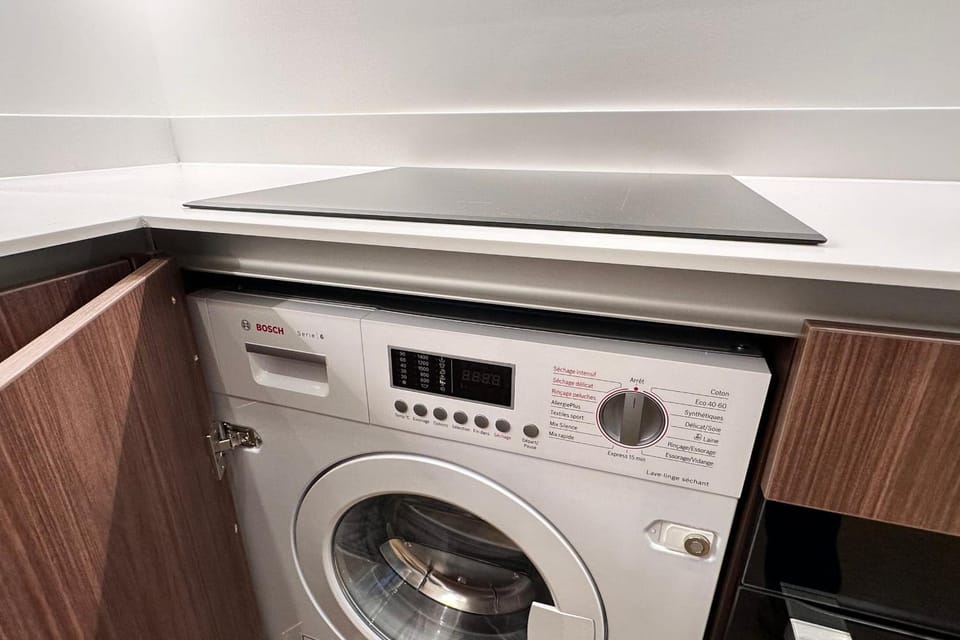 Kitchen or kitchenette, washing machine, dryer