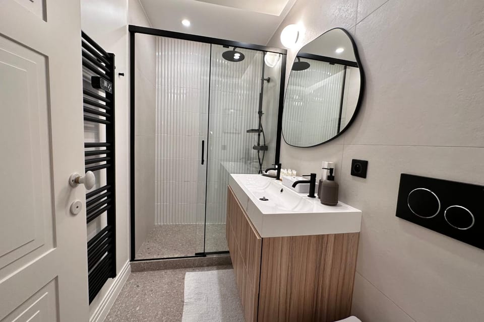 Shower, Bathroom, towels