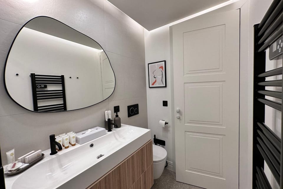 Bathroom, towels