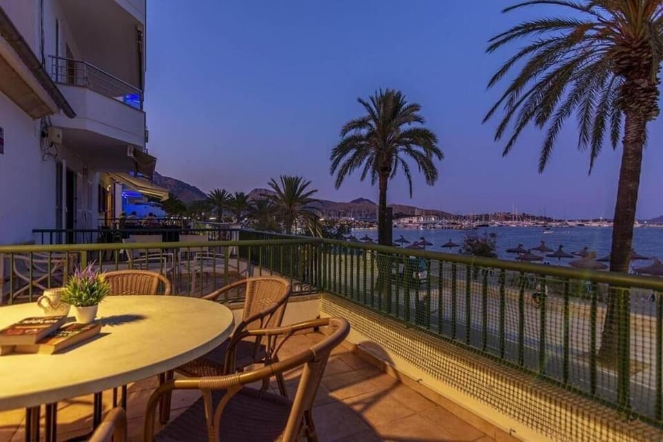 Fabulous apartment with beach views in Puerto Pollensa by Renthousing Apartment in Port de Pollensa