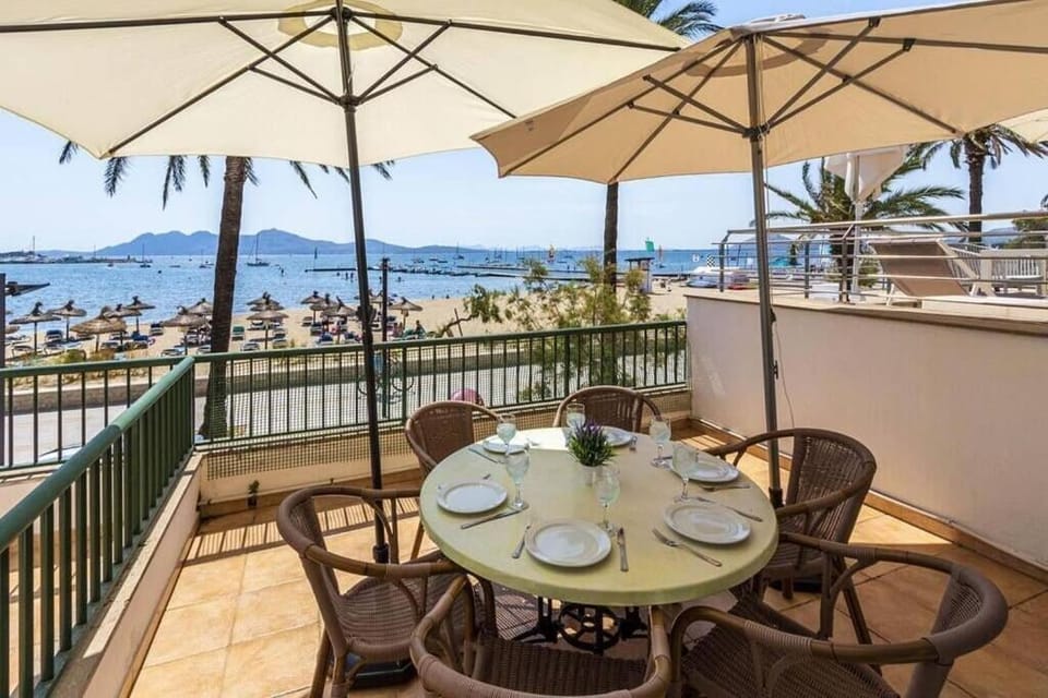 Fabulous apartment with beach views in Puerto Pollensa by Renthousing Apartment in Port de Pollensa