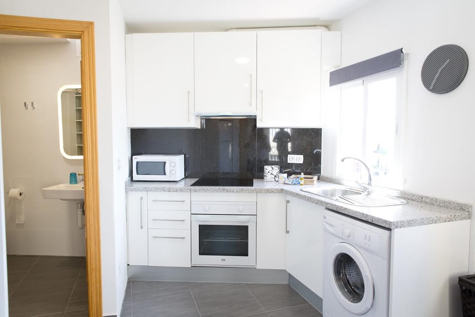 Kitchen or kitchenette, toaster, washing machine, kitchen