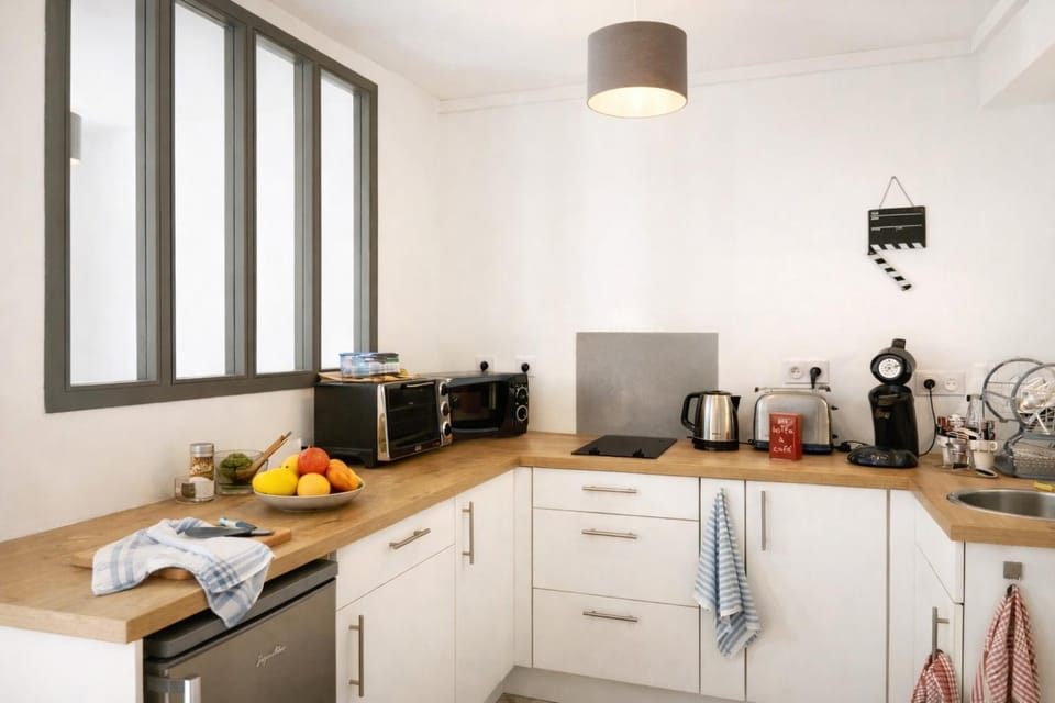 Coffee/tea facilities, Kitchen or kitchenette, Food and drinks, oven, stove, toaster