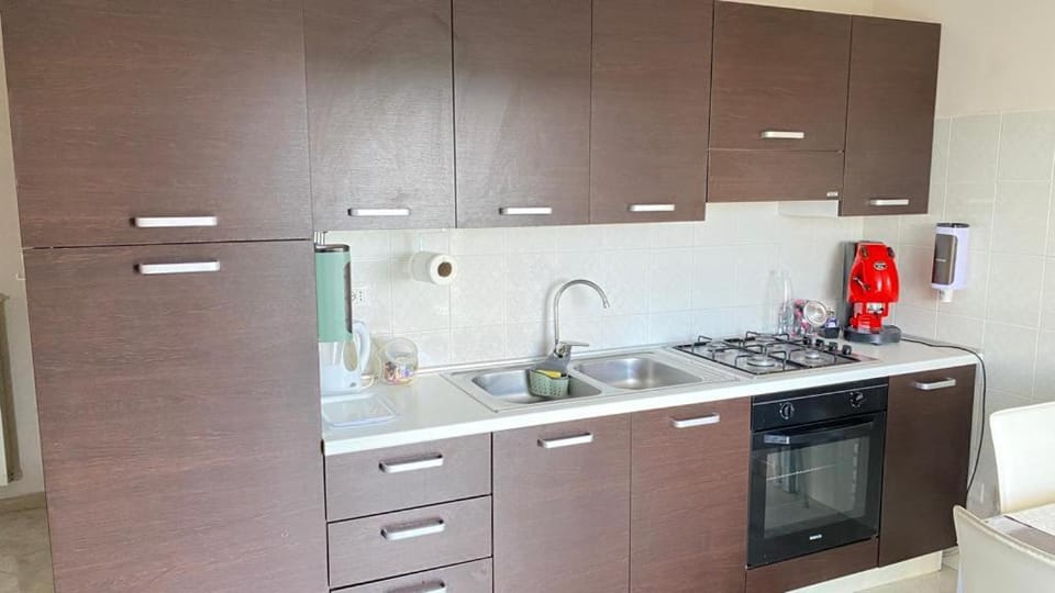 Kitchen or kitchenette, pet friendly, stove
