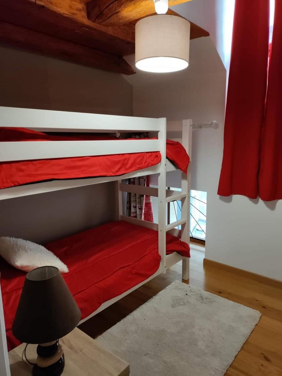 Bedroom, bunk bed