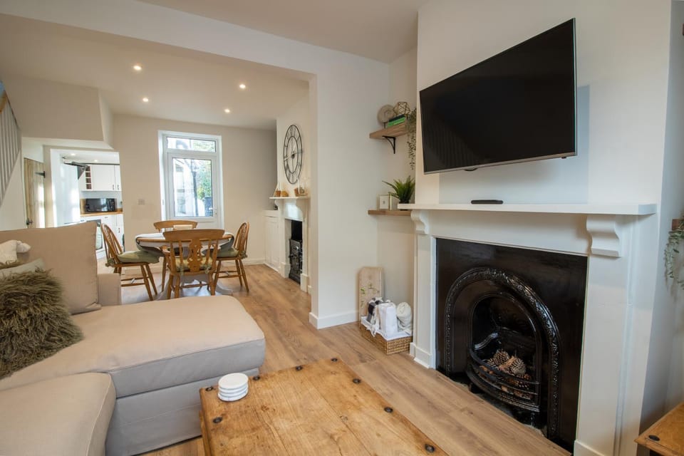 Communal lounge/ TV room, TV and multimedia, Living room, Seating area