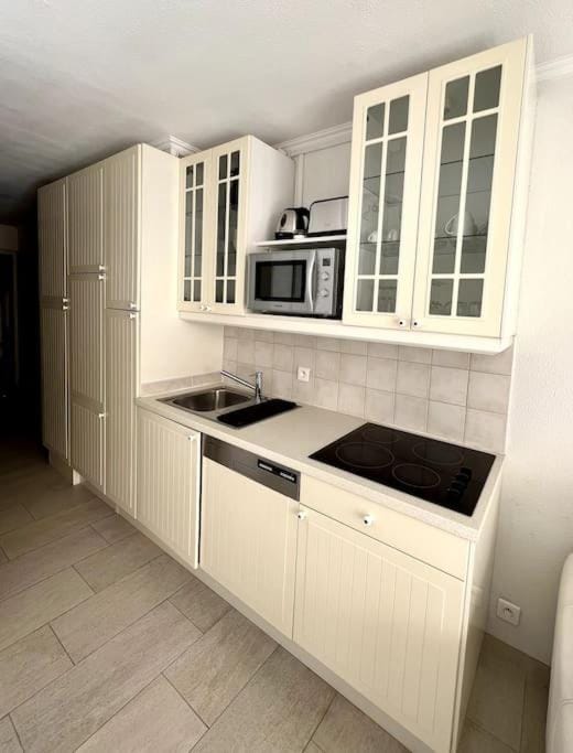 dishwasher, stove, kitchen