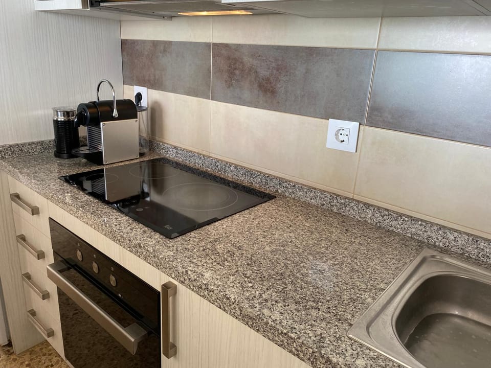 Coffee/tea facilities, minibar, pet friendly, stove
