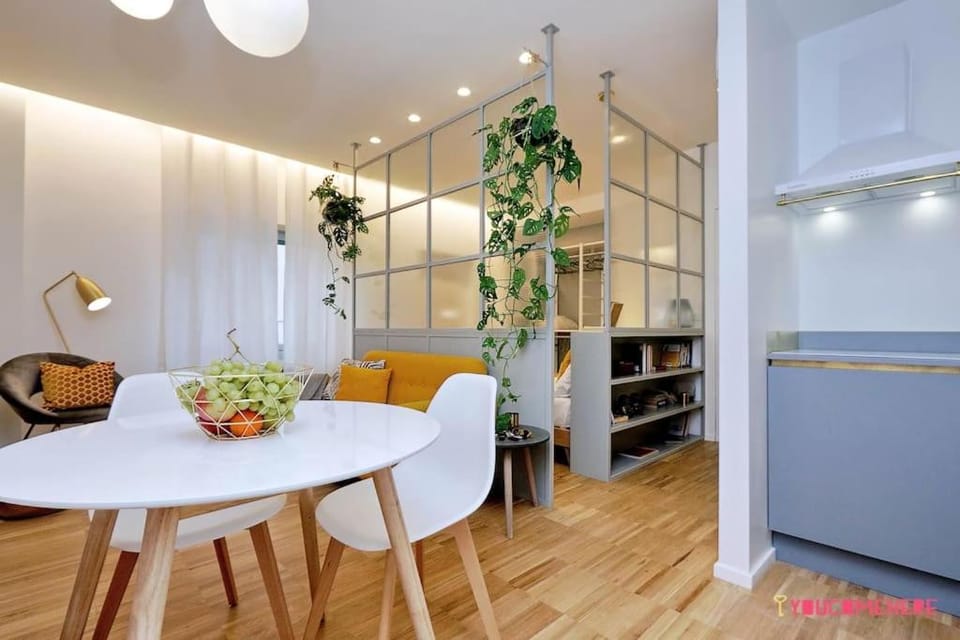 Kitchen or kitchenette, Seating area