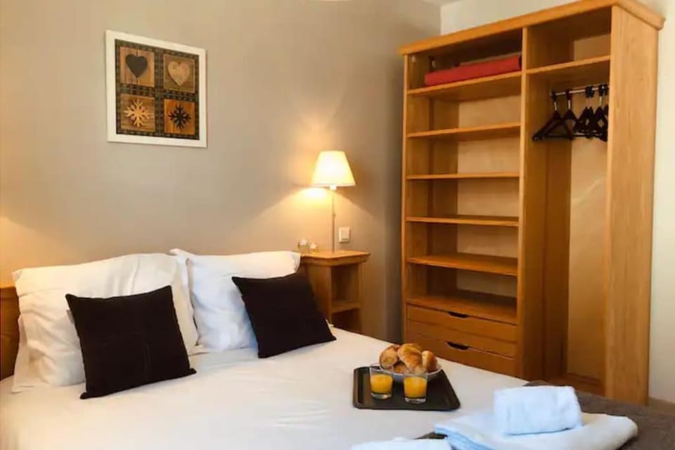 Bed, Photo of the whole room, Bedroom, towels, wardrobe