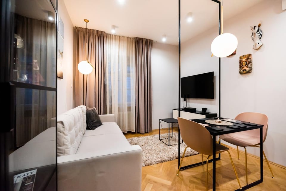 TV and multimedia, Living room, Dining area