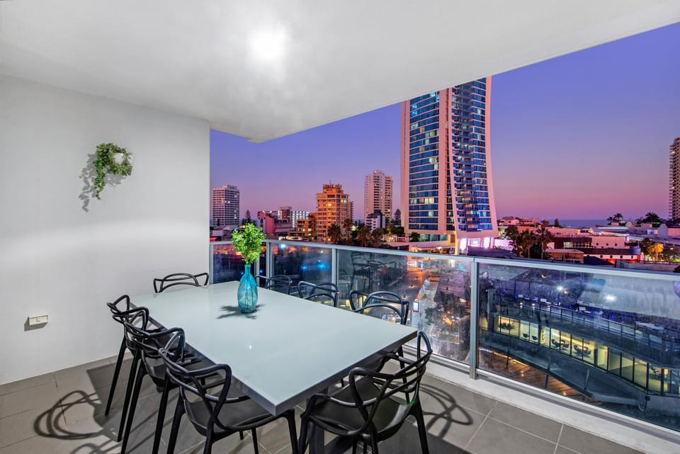 View (from property/room), Balcony/Terrace, City view