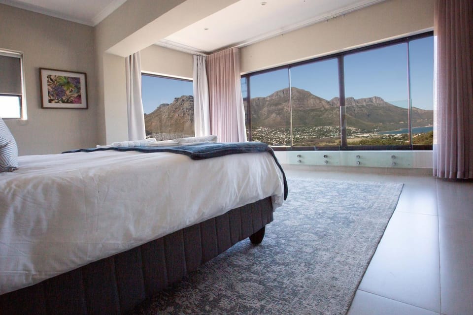Bed, Natural landscape, Photo of the whole room, Bedroom, Mountain view