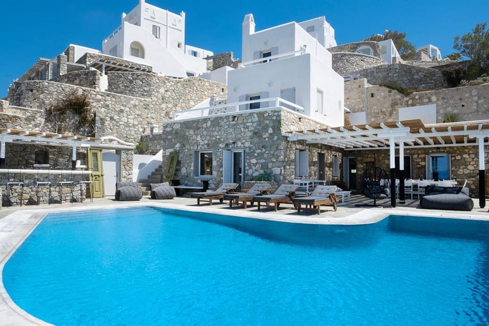 Property building, Day, Swimming pool, sunbed