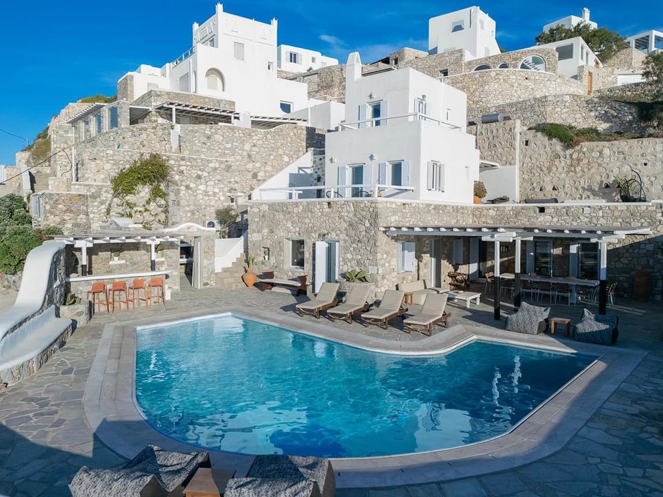 Property building, Day, Swimming pool, sunbed