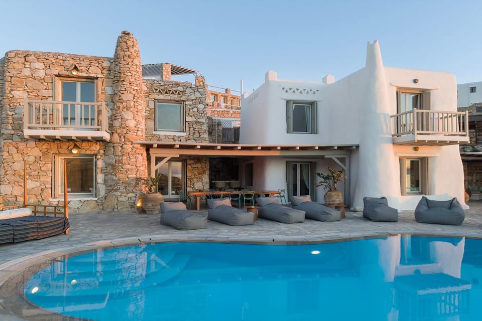 Property building, Day, Swimming pool, sunbed