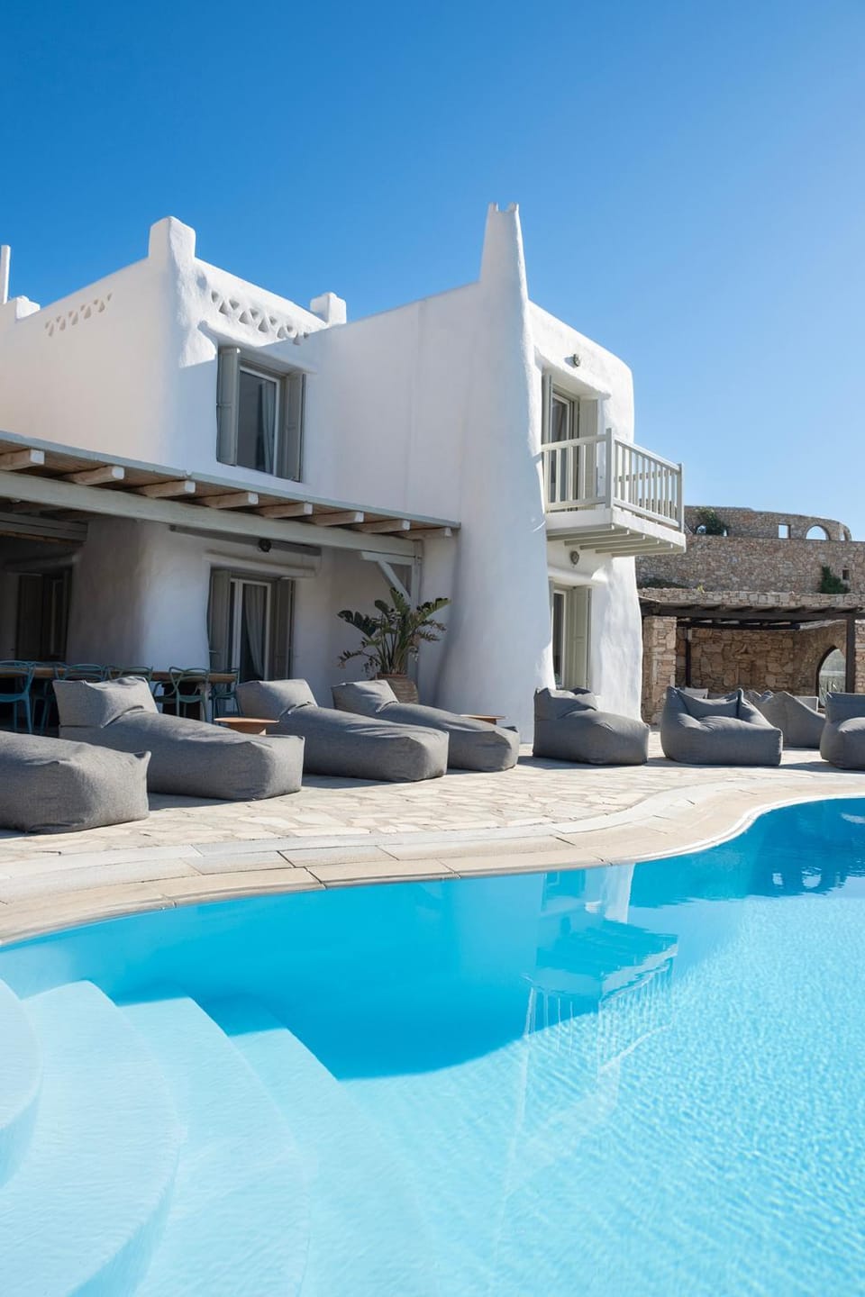 Property building, Day, Swimming pool, sunbed