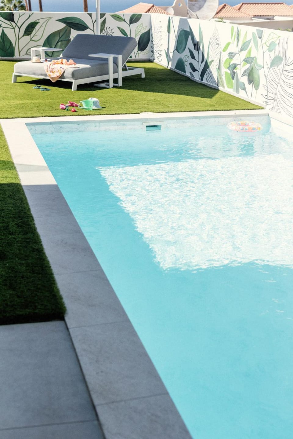 Day, Pool view, Swimming pool, sunbed