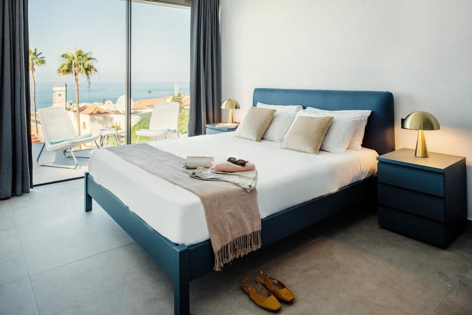 Bed, View (from property/room), Balcony/Terrace, Photo of the whole room, Bedroom, Sea view