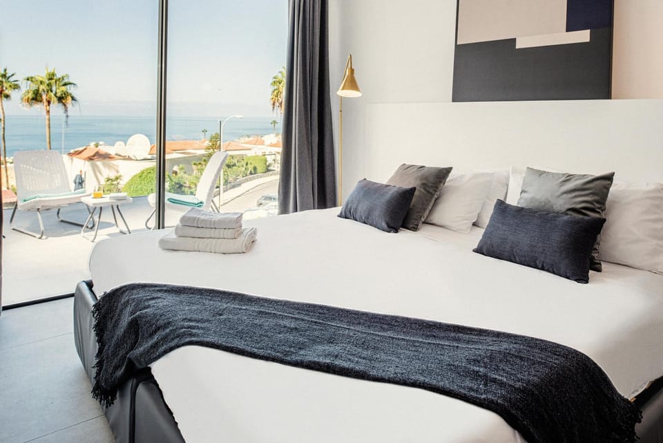 Bed, Photo of the whole room, Bedroom, Sea view