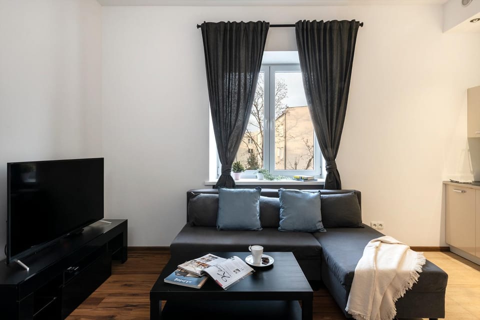 Bed, TV and multimedia, Living room, Seating area