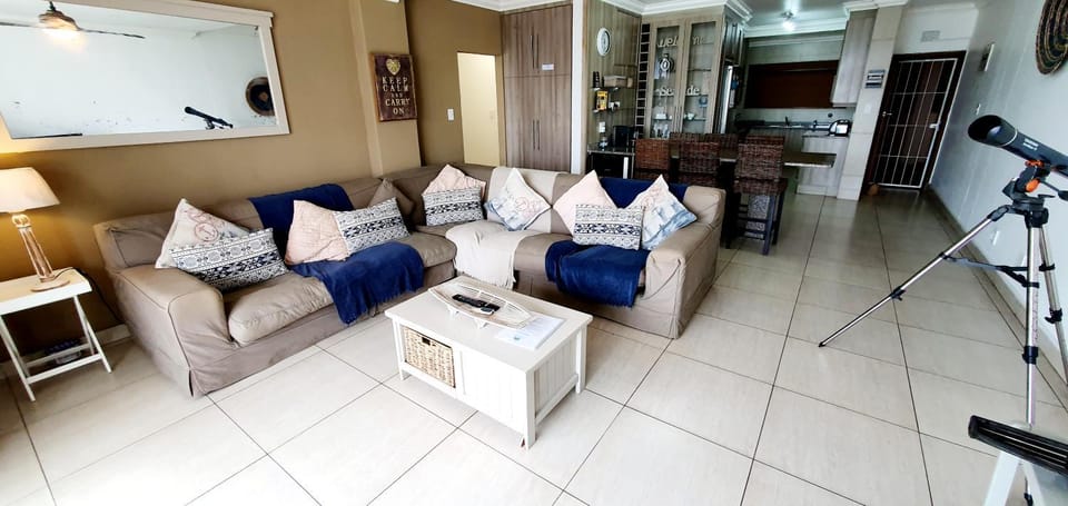 Kitchen or kitchenette, Living room, Seating area