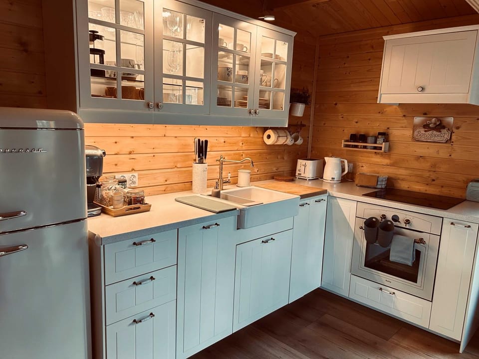 Coffee/tea facilities, Kitchen or kitchenette, dishwasher, oven, pet friendly, stove, toaster