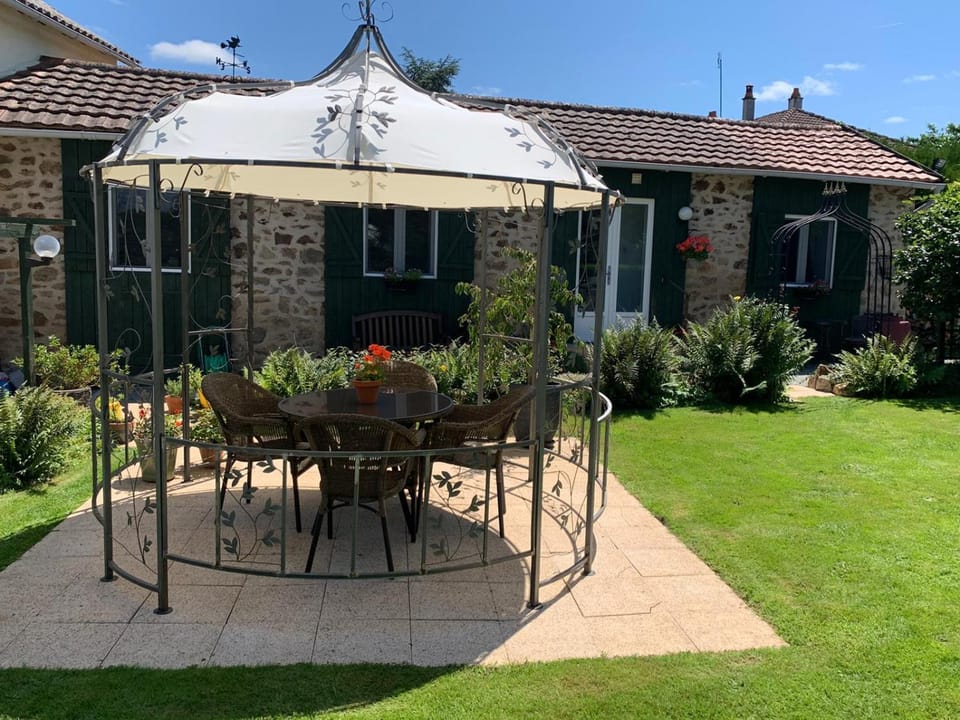 Property building, Patio, Garden, Dining area