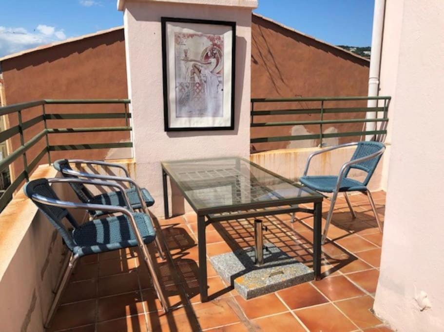 2 pièces 2 terrasses 100 m Croisette très clair. Apartment in Cannes