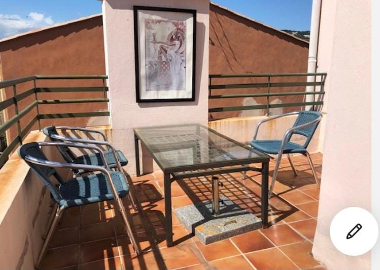 2 pièces 2 terrasses 100 m Croisette très clair. Apartment in Cannes